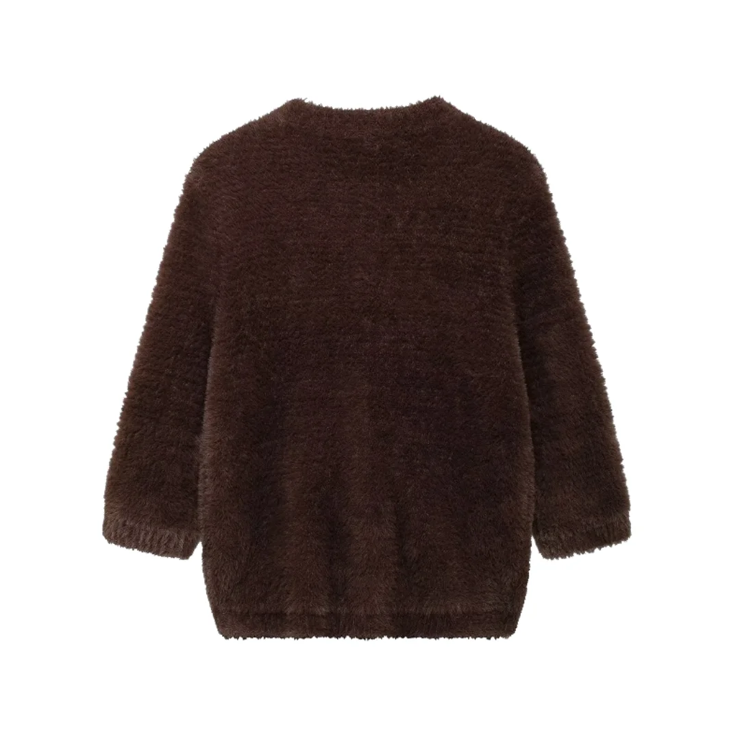 Flauschiger Cozy Fable Pullover mit Blumenknöpfen